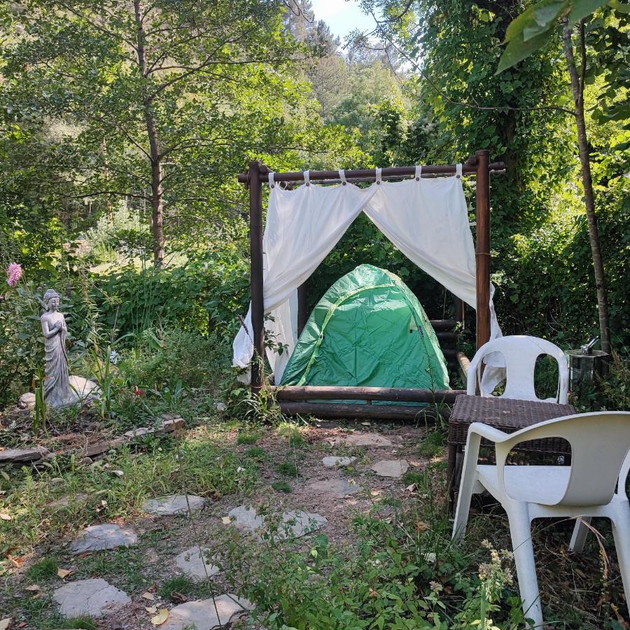 Tente Dans Gazebo Thai Dans Jardin En Bord De Riviere Saint-André-de-Valborgne Exterior photo